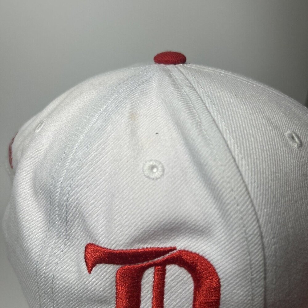 Detroit Red Wings Embroiders Logo White Hat Mitchell & Ness Hat - Picture 4 of 6